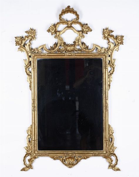 Specchiera in legno intagliato e dorato. XIX-XX secolo  - Asta Antiquariato - Associazione Nazionale - Case d'Asta italiane