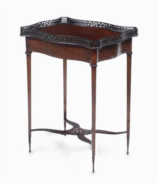 Tavolino in legno. Inghilterra XIX secolo  - Asta Antiquariato - Associazione Nazionale - Case d'Asta italiane
