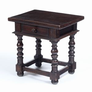 Tavolino in legno con gambe a rocchetto. XX secolo  - Asta Antiquariato - Associazione Nazionale - Case d'Asta italiane