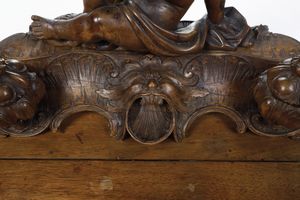 Imponente scrittoio da viaggio in legno intagliato. XIX-XX secolo  - Asta Antiquariato - Associazione Nazionale - Case d'Asta italiane