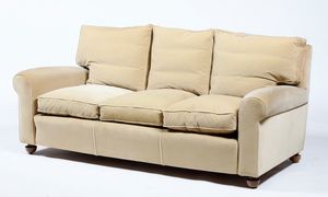 Coppia di divani imbottiti con rivestimento in tessuto giallo  - Asta Antiquariato - Associazione Nazionale - Case d'Asta italiane