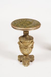 Coppia di tavolini in legno intagliato e dorato  - Asta Antiquariato - Associazione Nazionale - Case d'Asta italiane