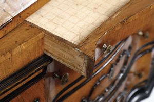 Trumeau Rococ lastronato ed intarsiato con cornici nere. Lombardia XVIII secolo  - Asta Antiquariato - Associazione Nazionale - Case d'Asta italiane