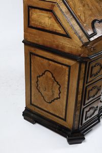 Trumeau Rococ lastronato ed intarsiato con cornici nere. Lombardia XVIII secolo  - Asta Antiquariato - Associazione Nazionale - Case d'Asta italiane