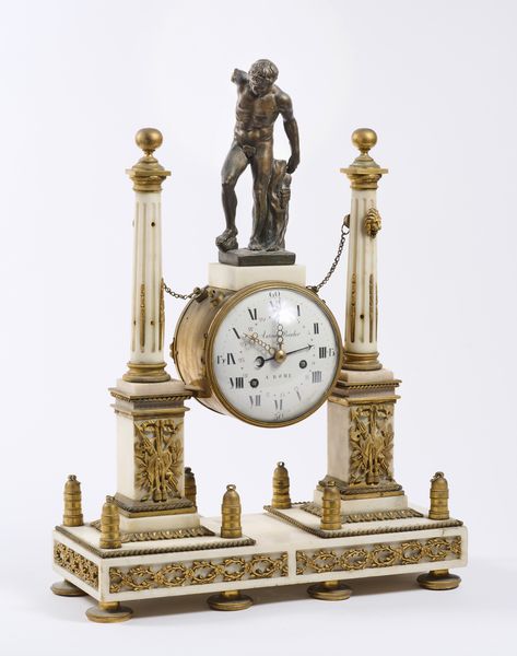 Grande orologio da tavolo in marmo bianco  - Asta Parade II - Arredi e Dipinti Antichi - Associazione Nazionale - Case d'Asta italiane