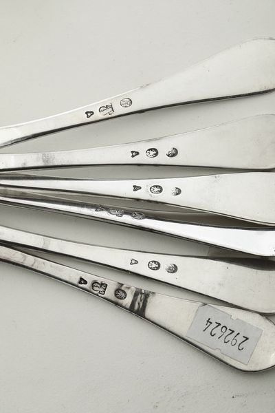Sei coltelli e sei cucchiai. Torino XIX secolo, argentieri differenti  - Asta Argenti - Associazione Nazionale - Case d'Asta italiane