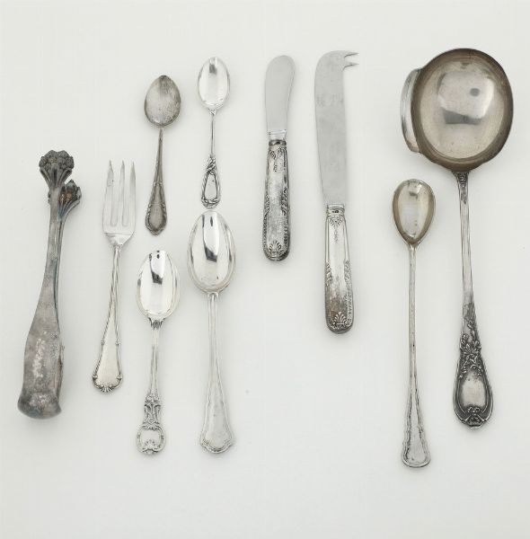 Insieme di posate. Differenti manifatture italiane ed estere del XX secolo  - Asta Argenti - Associazione Nazionale - Case d'Asta italiane