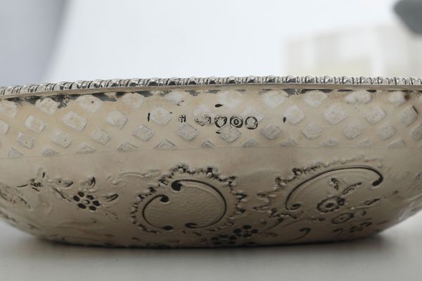 Coppia di cestini. Londra, 1829. Bollo dell'argentiere parziale di difficile lettura (Henry Nutting & Robert Hennel ?)  - Asta Argenti - Associazione Nazionale - Case d'Asta italiane