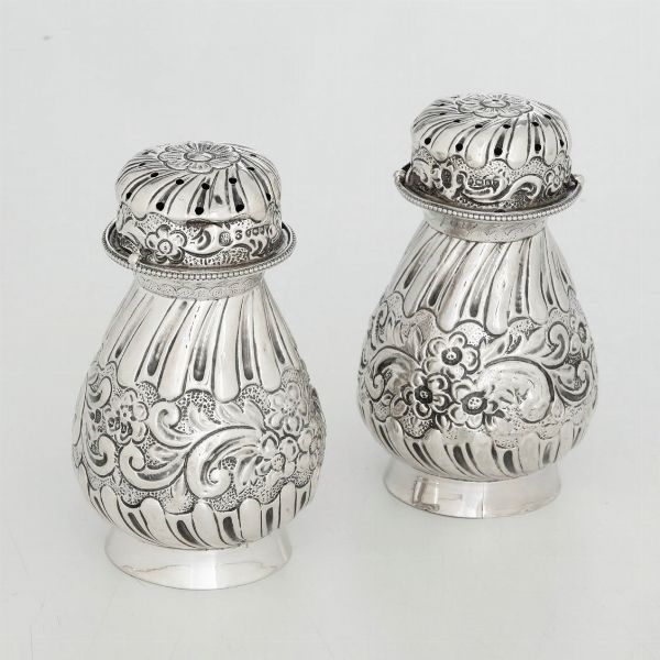 Porta sale e porta pepe. Londra, 1885. Marchio dell'argentiere non identificato  - Asta Argenti - Associazione Nazionale - Case d'Asta italiane