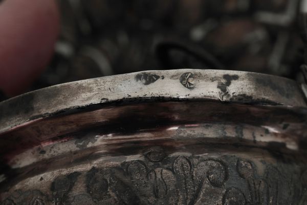 Coppia di acquasantiere, Roma XIX secolo, marchio dell'argentiere consunto di difficile lettura e saliera tripode. Sicilia inizio XIX secolo, marchio dell'argentiere non identificato  - Asta Argenti - Associazione Nazionale - Case d'Asta italiane