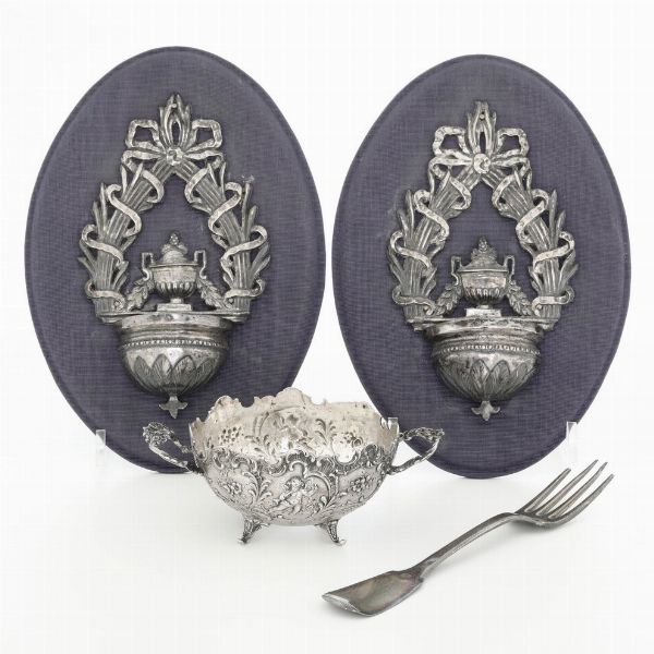 Coppia di acquasantiere, Venezia XIX secolo e una forchetta, Genova 1815  - Asta Argenti - Associazione Nazionale - Case d'Asta italiane