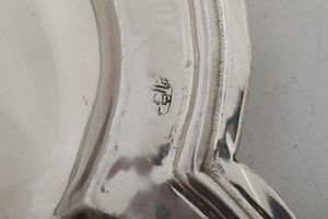 Due vassoi polilobati, marchi Napoli XVIII secolo (non pertinenti)  - Asta Argenti - Associazione Nazionale - Case d'Asta italiane