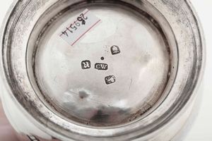 Tankard. Argento fuso, sbalzato e cesellato. Londra 1772. Argentiere Charles Wright  - Asta Argenti - Associazione Nazionale - Case d'Asta italiane