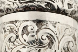 Lotto composto da cestino tondo, cestino ovale scatolina e bugia, Inghilterra XIX-XX secolo  - Asta Argenti - Associazione Nazionale - Case d'Asta italiane