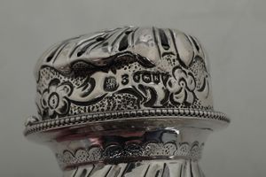 Porta sale e porta pepe. Londra, 1885. Marchio dell'argentiere non identificato  - Asta Argenti - Associazione Nazionale - Case d'Asta italiane