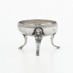 Coppia di acquasantiere, Roma XIX secolo, marchio dell'argentiere consunto di difficile lettura e saliera tripode. Sicilia inizio XIX secolo, marchio dell'argentiere non identificato  - Asta Argenti - Associazione Nazionale - Case d'Asta italiane