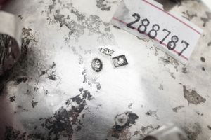 Coppia di acquasantiere, Roma XIX secolo, marchio dell'argentiere consunto di difficile lettura e saliera tripode. Sicilia inizio XIX secolo, marchio dell'argentiere non identificato  - Asta Argenti - Associazione Nazionale - Case d'Asta italiane