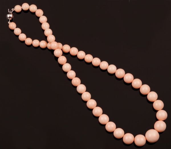 Collana in corallo rosa, a boules scalari  - Asta Fine Coral Jewels - Associazione Nazionale - Case d'Asta italiane