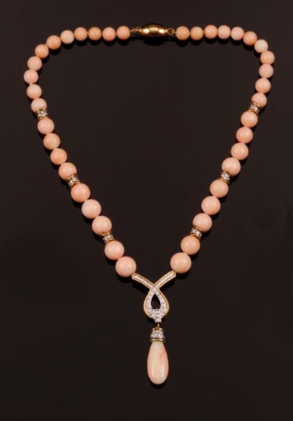 Girocollo con boules di corallo rosa e diamanti  - Asta Fine Coral Jewels - Associazione Nazionale - Case d'Asta italiane