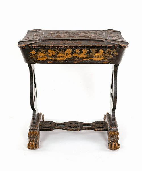 Tavolino da lavoro in legno laccato nero decorato a chinoisries dorate, XIX secolo  - Asta Antiquariato - Associazione Nazionale - Case d'Asta italiane