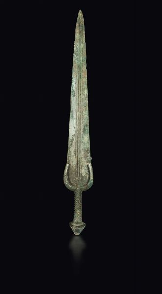 Spada in bronzo, Cina, Dinastia Shang (1750-1028 a.C.)  - Asta The Art of Himalayan and Chinese Bronze - Associazione Nazionale - Case d'Asta italiane