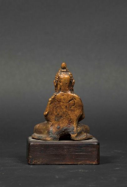 Figura di Amitayus in bronzo dorato, Tibet, XIII-XIV secolo  - Asta The Art of Himalayan and Chinese Bronze - Associazione Nazionale - Case d'Asta italiane