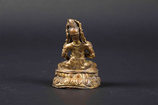 Figura di Tara seduta su doppio loto con innesti in pietre dure,Tibet, XV secolo  - Asta The Art of Himalayan and Chinese Bronze - Associazione Nazionale - Case d'Asta italiane