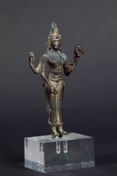 Figura di Padmapani stante in bronzo, Nepal, XIII-XIV secolo  - Asta The Art of Himalayan and Chinese Bronze - Associazione Nazionale - Case d'Asta italiane