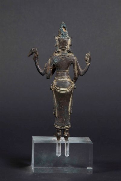 Figura di Padmapani stante in bronzo, Nepal, XIII-XIV secolo  - Asta The Art of Himalayan and Chinese Bronze - Associazione Nazionale - Case d'Asta italiane