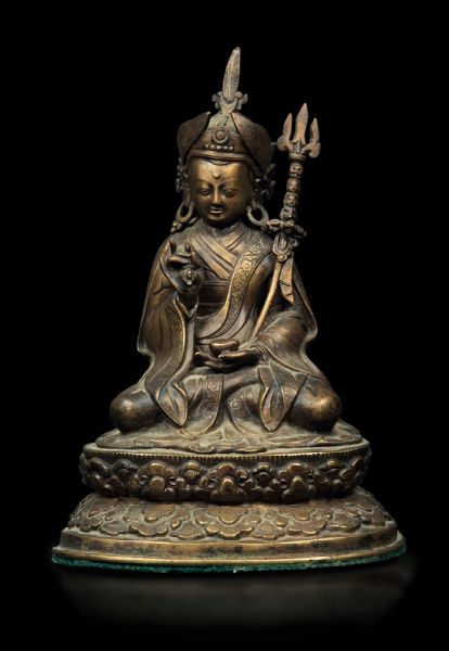 Figura di Lama in bronzo con tracce di doratura, Bhutan, XVIII secolo  - Asta The Art of Himalayan and Chinese Bronze - Associazione Nazionale - Case d'Asta italiane
