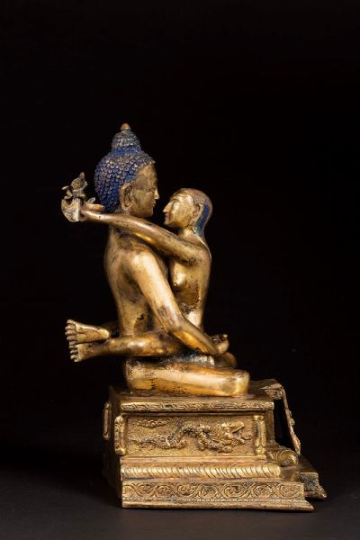Figura di Buddha Sakyamuni in Yab-yum in bronzo dorato, Tibet, XVI secolo  - Asta The Art of Himalayan and Chinese Bronze - Associazione Nazionale - Case d'Asta italiane