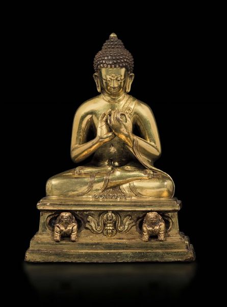 Figura di Buddha Sakyamuni in bronzo dorato, Cina, Dinastia Qing, fine XVII secolo  - Asta The Art of Himalayan and Chinese Bronze - Associazione Nazionale - Case d'Asta italiane
