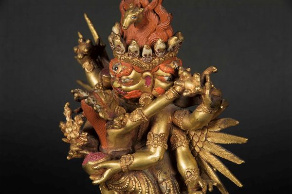 Figura di Mahakala in Yab Yum su fiore di loto in bronzo dorato, Tibet, XIX secolo  - Asta The Art of Himalayan and Chinese Bronze - Associazione Nazionale - Case d'Asta italiane