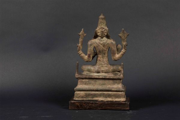 Figura di Parvati in bronzo, Sud India, XIV secolo  - Asta The Art of Himalayan and Chinese Bronze - Associazione Nazionale - Case d'Asta italiane