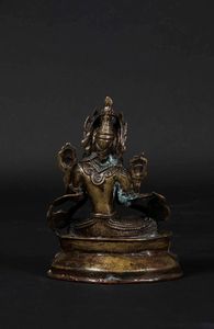 Figura di Avalokitesvara seduta su doppio fiore di loto in bronzo, Tibet/Nepal, XV secolo  - Asta The Art of Himalayan and Chinese Bronze - Associazione Nazionale - Case d'Asta italiane