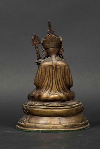 Figura di Lama in bronzo con tracce di doratura, Bhutan, XVIII secolo  - Asta The Art of Himalayan and Chinese Bronze - Associazione Nazionale - Case d'Asta italiane