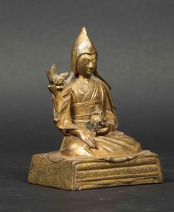 Figura di Lama Tsongkhapa in bronzo dorato e cesellato,Tibet, XVIII secolo  - Asta The Art of Himalayan and Chinese Bronze - Associazione Nazionale - Case d'Asta italiane