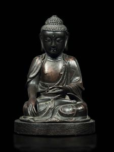 Figura di Buddha Sakyamuni in bronzo, Cina, Dinastia Ming, XVII secolo  - Asta The Art of Himalayan and Chinese Bronze - Associazione Nazionale - Case d'Asta italiane