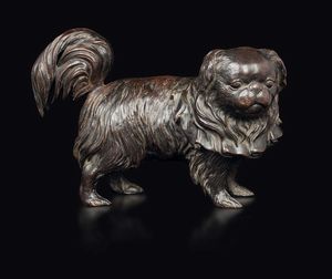 Scultura in bronzo raffigurante cane, Giappone, Epoca Meiji, XIX secolo  - Asta The Art of Himalayan and Chinese Bronze - Associazione Nazionale - Case d'Asta italiane