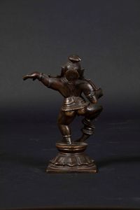 Figura di Krishna in bronzo, India, XIV-XV secolo  - Asta The Art of Himalayan and Chinese Bronze - Associazione Nazionale - Case d'Asta italiane