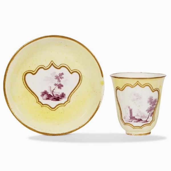 TAZZINA CON PIATTINO, NAPOLI, MANIFATTURA DI CAPODIMONTE, 1747-1752  - Asta  TAZZINE DA COLLEZIONE - Associazione Nazionale - Case d'Asta italiane
