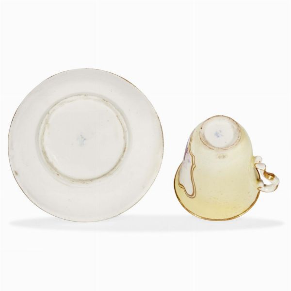 TAZZINA CON PIATTINO, NAPOLI, MANIFATTURA DI CAPODIMONTE, 1747-1752  - Asta  TAZZINE DA COLLEZIONE - Associazione Nazionale - Case d'Asta italiane
