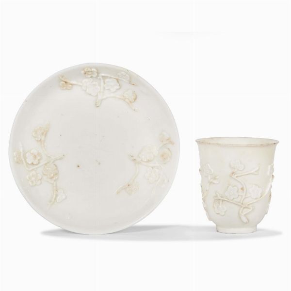 TAZZINA CON PIATTINO, NAPOLI, MANIFATTURA DI CAPODIMONTE, 1745-1750  - Asta  TAZZINE DA COLLEZIONE - Associazione Nazionale - Case d'Asta italiane