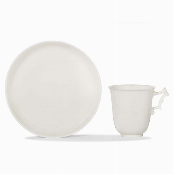 TAZZINA CON PIATTINO, NAPOLI, MANIFATTURA DI CAPODIMONTE, 1744-1745  - Asta  TAZZINE DA COLLEZIONE - Associazione Nazionale - Case d'Asta italiane