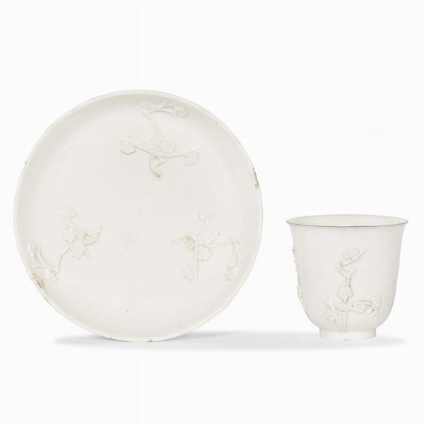 TAZZINA CON PIATTINO, NAPOLI, MANIFATTURA DI CAPODIMONTE, 1745-1750  - Asta  TAZZINE DA COLLEZIONE - Associazione Nazionale - Case d'Asta italiane