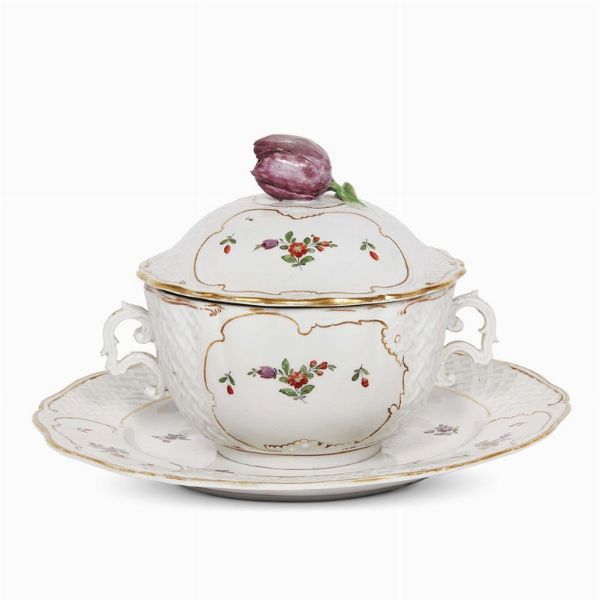 TAZZA DA BRODO CON COPERCHIO E PIATTO, VENEZIA, MANIFATTURA COZZI, 1780 CIRCA  - Asta  TAZZINE DA COLLEZIONE - Associazione Nazionale - Case d'Asta italiane