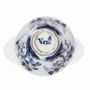 TAZZINA, VENEZIA, MANIFATTURA VEZZI, 1720-1727 CIRCA  - Asta  TAZZINE DA COLLEZIONE - Associazione Nazionale - Case d'Asta italiane