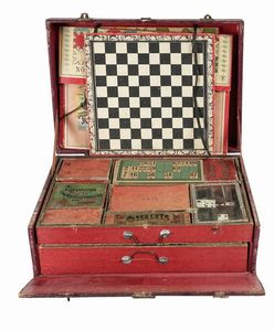 Scatola contenente numerosi giochi da tavolo.  - Asta Libri, autografi e manoscritti - Associazione Nazionale - Case d'Asta italiane