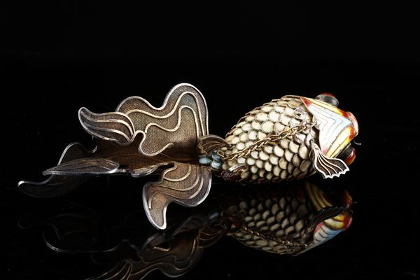 Arte Cinese : Pesce cloisonn�. Cina, dinastia Qing, inizio XX secolo.  - Asta Asta 437 | ARTE ORIENTALE - ARTE ORIENTALE DA COLLEZIONI PRIVATE ITALIANE Online - Associazione Nazionale - Case d'Asta italiane