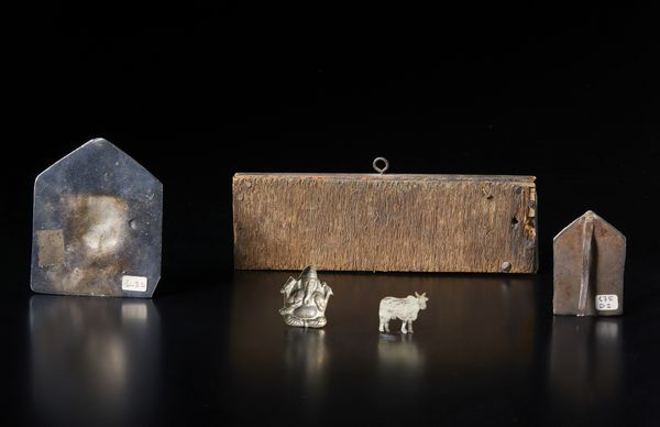 Arte Indiana : Lotto di cinque placchette devozionali varie. India, XIX secolo.  - Asta Asta 437 | ARTE ORIENTALE - ARTE ORIENTALE DA COLLEZIONI PRIVATE ITALIANE Online - Associazione Nazionale - Case d'Asta italiane